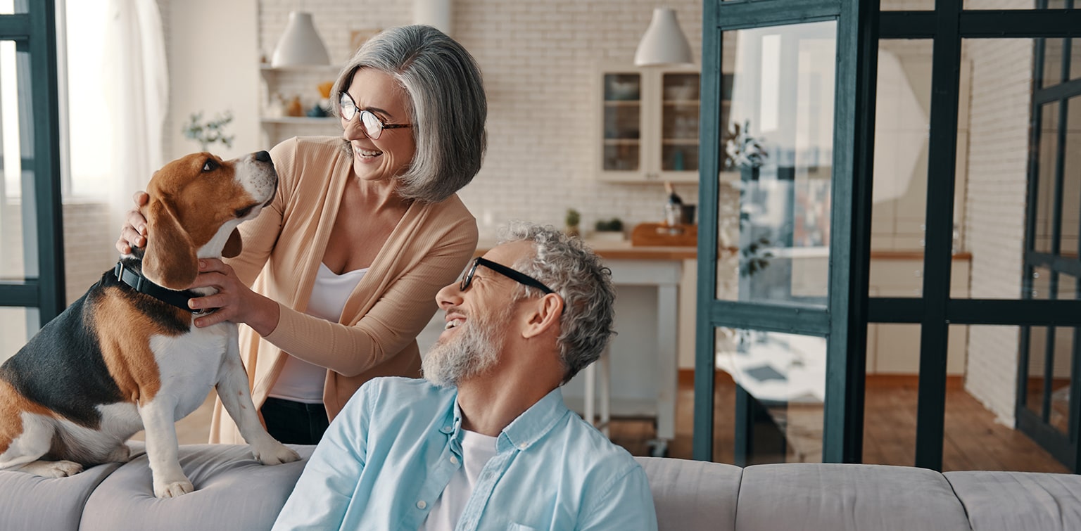 Couple discussing a Roth 401(k) account as a retirement option